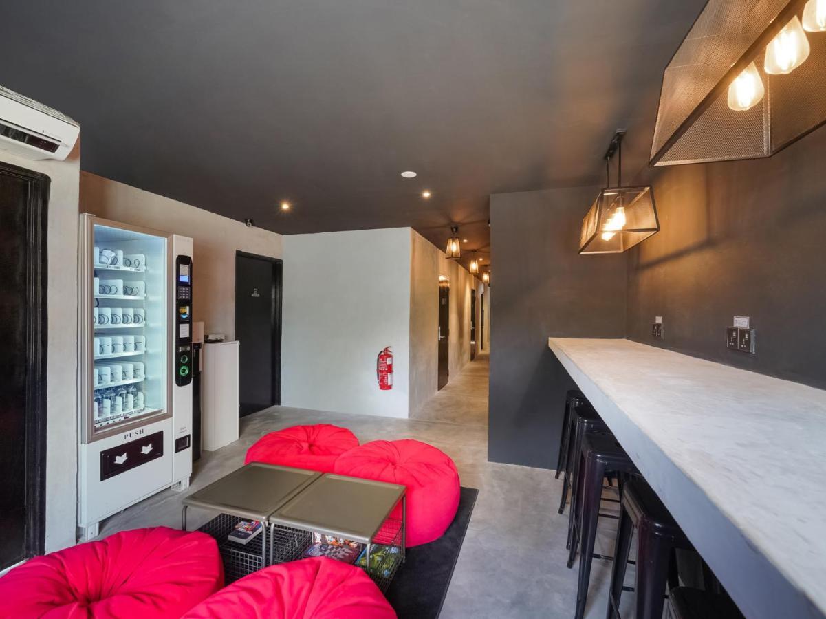 Oyo 89635 Modular Langkawi Capsule Hotel Padang Mat Sirat Buitenkant foto