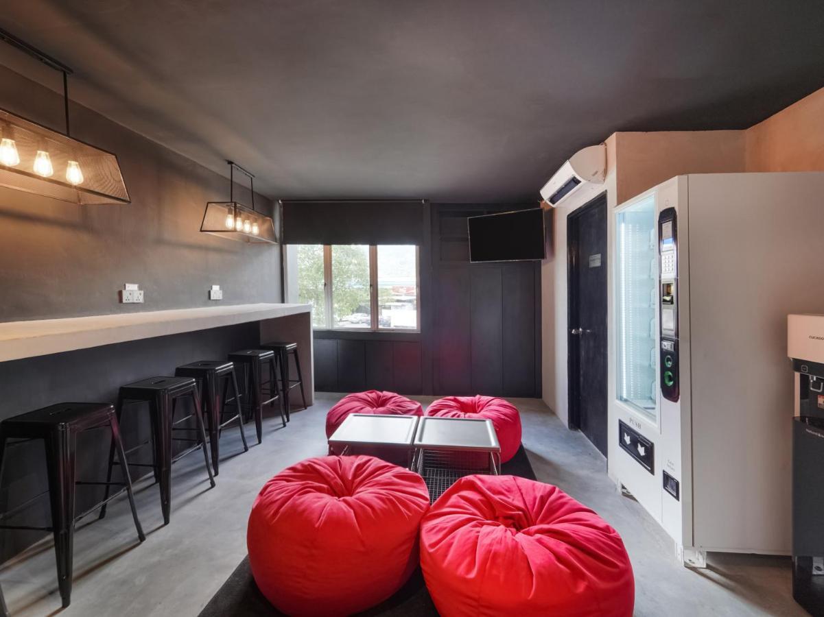 Oyo 89635 Modular Langkawi Capsule Hotel Padang Mat Sirat Buitenkant foto