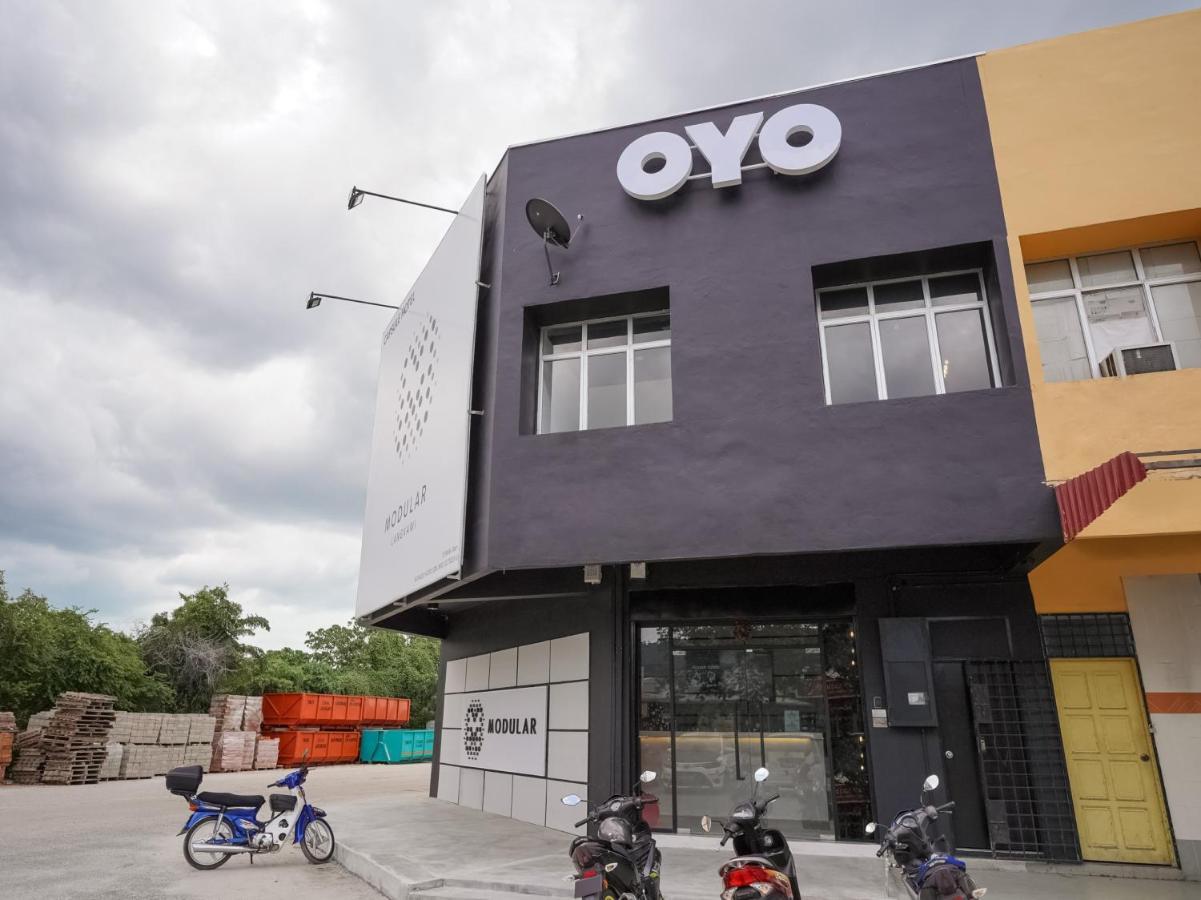 Oyo 89635 Modular Langkawi Capsule Hotel Padang Mat Sirat Buitenkant foto