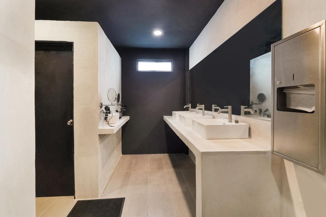 Oyo 89635 Modular Langkawi Capsule Hotel Padang Mat Sirat Buitenkant foto
