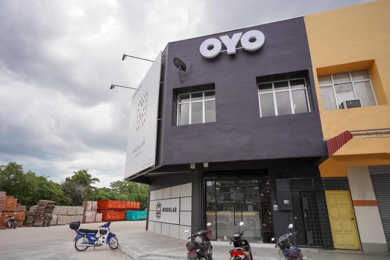 Oyo 89635 Modular Langkawi Capsule Hotel Padang Mat Sirat Buitenkant foto