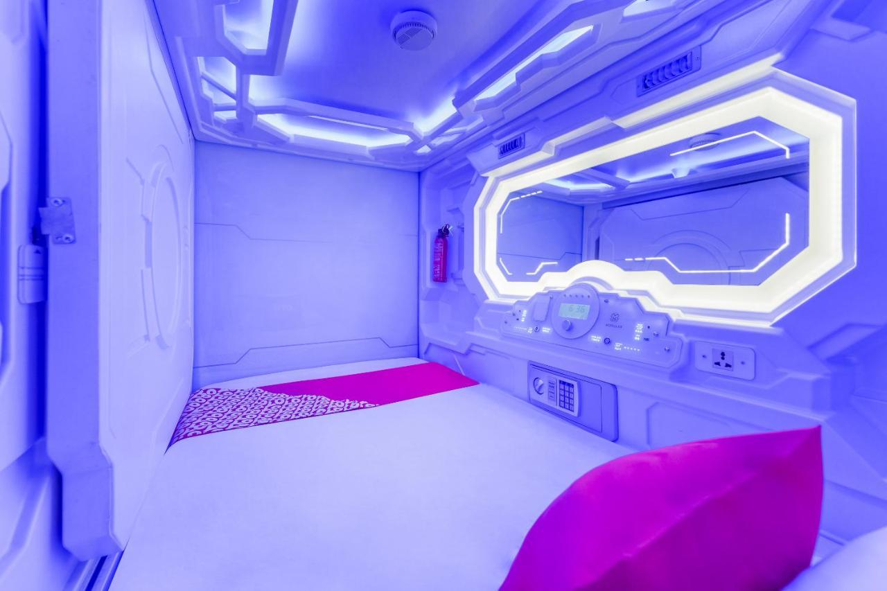 Oyo 89635 Modular Langkawi Capsule Hotel Padang Mat Sirat Buitenkant foto