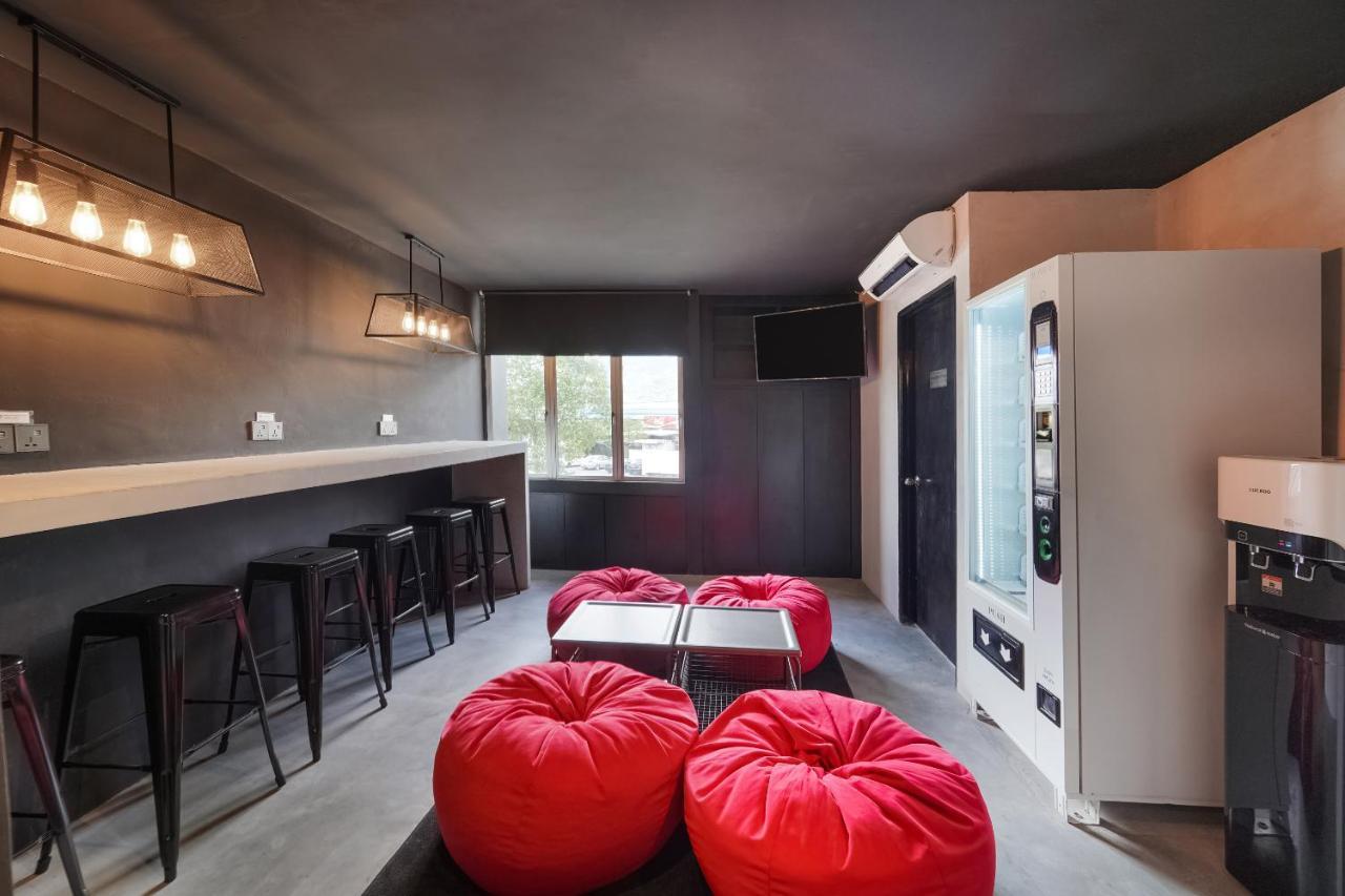 Oyo 89635 Modular Langkawi Capsule Hotel Padang Mat Sirat Buitenkant foto