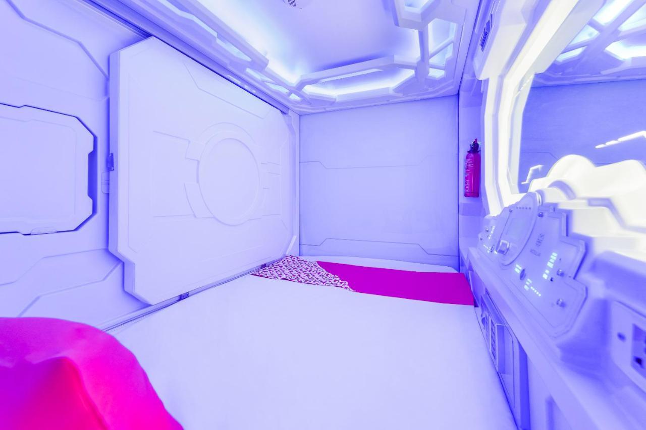Oyo 89635 Modular Langkawi Capsule Hotel Padang Mat Sirat Buitenkant foto